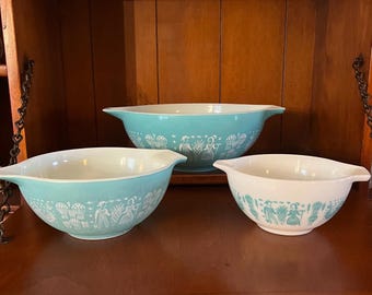 Vintage Pyrex Amish Butterprint Cinderella Bowls: Turquoise & White, Set of 3