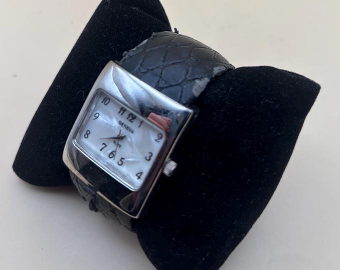 Vintage Geneva Elite Quartz Watch Number 712 Lover Antiques and Vintage