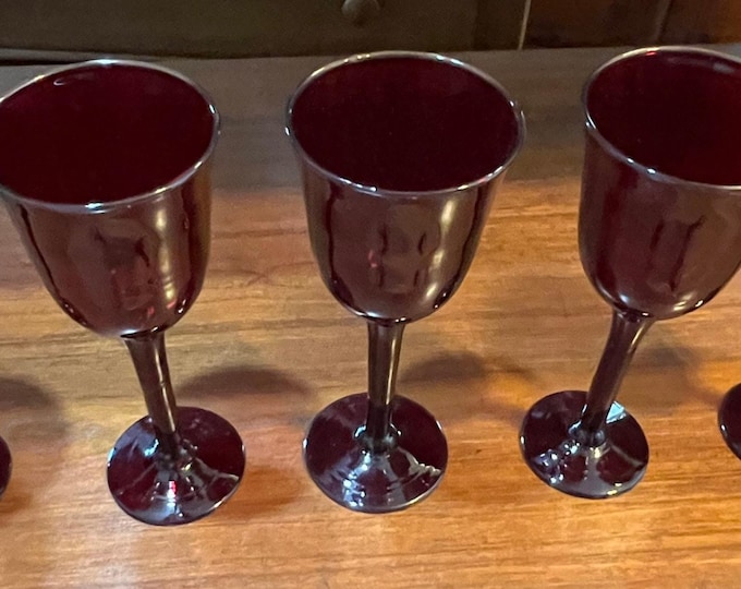 Vintage Ruby Red Glass Tall Glasses Set of 5 Art Glasses 12.5” high 3.5” wide at the top