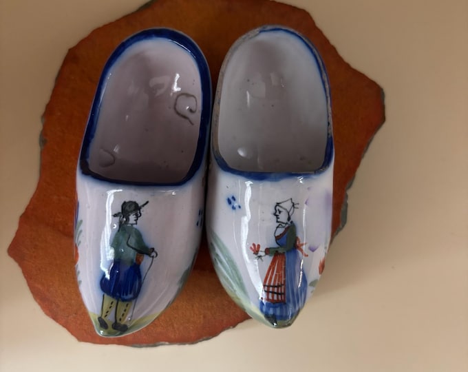 Antique HR Quimper Pair of Porcelain Double Salt Seller, Miniature Henriot Quimper Shoes, Lover Antiques and Vintage