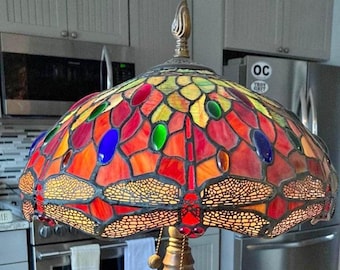 Beautiful vintage Tiffany Style Lamp Stained Glass Table Lamp Lover Antiques and Vintage