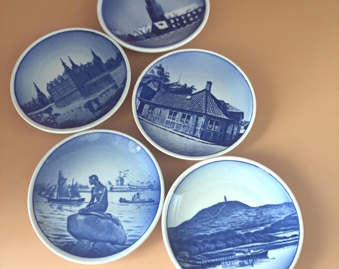Set of 5 Royal Copenhagen Plaquettes, Collection of Plates, Lover Antiques and Vintage