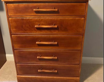 Cushman Colonial Creations Peter Schuyler 5 Drawer Chest No. 4–168, Cushman Dresser, Peter Schuyler Dresser, Lover Antiques and Vintage