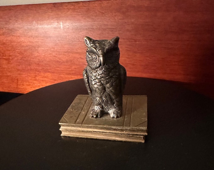 Vintage Owl Made in Italy, Italian Owl Paperweight, Owl on books Figure, Lover Antiques and Vintage