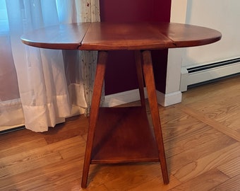 Cushman Colonial Creations Brookhollow End Table #8006 Created in 1938 Lover Antiques and Vintage
