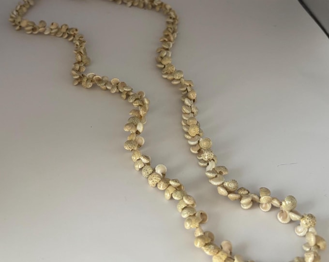 Vintage Hawaiian Shell Necklace Lover Antiques and Vintage
