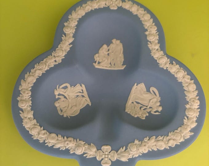 Vintage Wedgwood Blue Jasperware Clover Shaped Trinket Dish Greek Mythology Design Plate Lover Antiques and Vintage