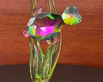 Vintage Crystal Fish Figurine: Underwater Sea Grass Decor