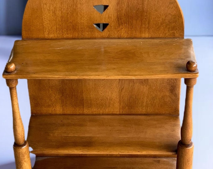 Cushman Colonial Creations Wall Shelves No. 9105 Herman de Vries, Birch O Brittany Finistere Collection, Lover Antiques and Vintage