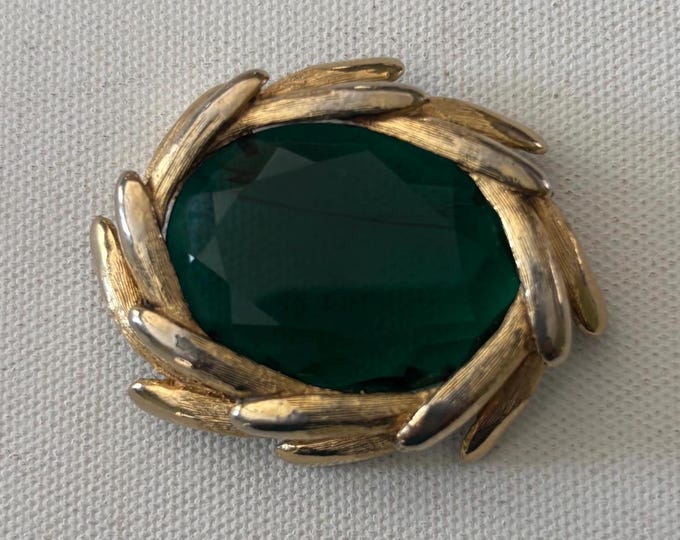 Vintage Emerald Green and Gold Brooch Pin Lover Antiques and Vintage