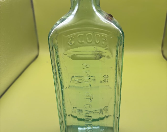 Antique Bottle Hood’s Sarsa Parilla Apothecaries Lover Antiques and Vintage