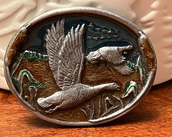 Vintage Enameled Geese in Flight Belt Buckle, Hunter Nature Belt Buckle, Lover Antiques and Vintage