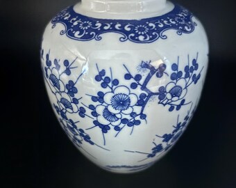 Antique Chinese Guangxu Prunus Jar Blue & White Ginger Jar with Lid, Lover Antiques and Vintage