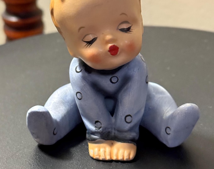 Vintage Holt Howard Salt or Pepper Shaker 1959 Ceramic Baby Kisses Figurine Lover Antiques and Vintage
