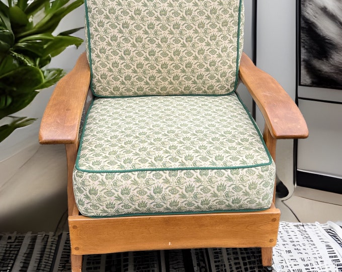 Cushman Colonial Creations Londonderry Chair No. 5385 Mid Century Cream Upholstered Paddle Arm Chair Lover Antiques and Vintage