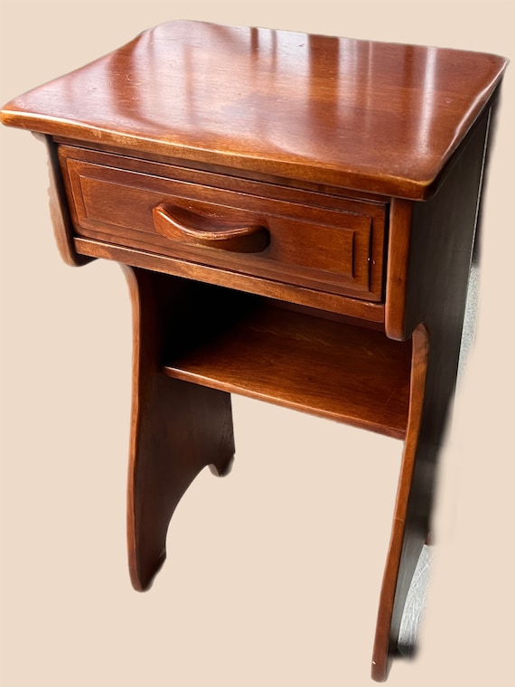 Cushman Colonial Creations Molly Stark Night Table No. 2059