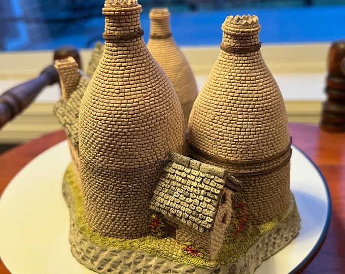Vintage David Winter Cottages The Midlands Collection The Bottle Kilns Cottage 1987 handmade hand painted Great Britain figurines David Hine