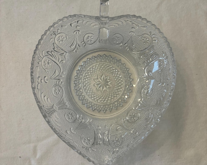 Vintage Anchor Hocking Sandwich Glass Heart Shaped Dish with Handle Clear Glass Serving Bowl Lover Antiques and Vintage