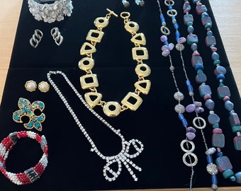 Vintage Earrings Necklace Bracelet Collection pieces Jewelry earring Lover Antiques