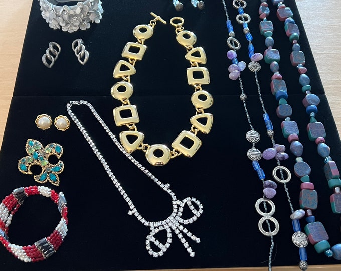 Vintage Earrings Necklace Bracelet Collection pieces Jewelry earring Lover Antiques