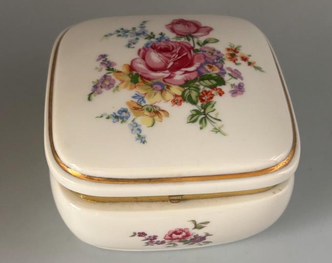 Vintage Colibri Sanko Hand Painted Trinket Box Porcelain with Gold Gilding Lover Antiques and Vintage
