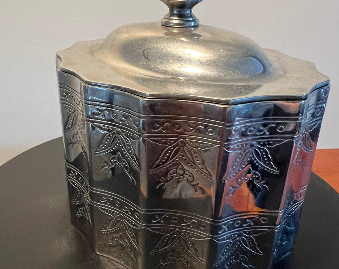 Vintage Godinger Silver Plate 1991 Oval Trinket Jewelry Box Red Velvet Lined 5” tall Lover Antiques and Vintage