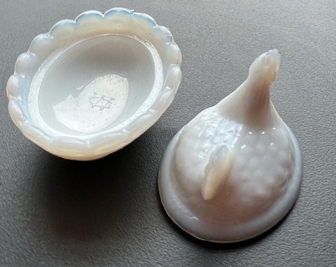 Vintage Westmoreland White Rooster Covered Dish Nesting Glass Bird Covered Candy Dish Hand Pressed Figurines Lover Antiques and Vintage
