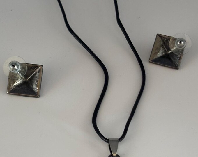 Vintage Necklace and Earrings Set Lover Antiques and Vintage