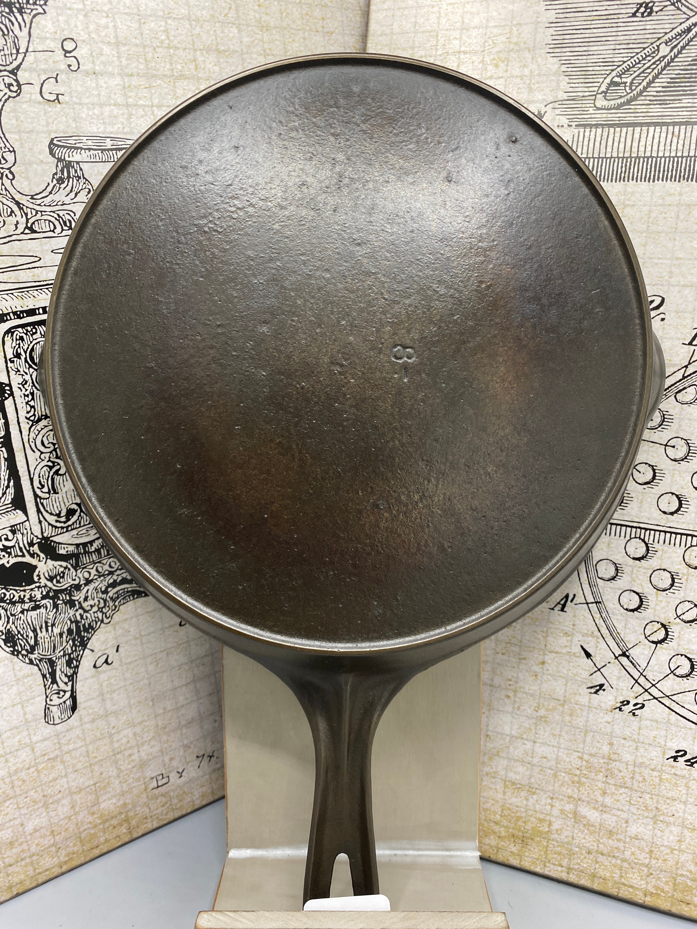 Need help identifying unmarked square pan : r/castiron