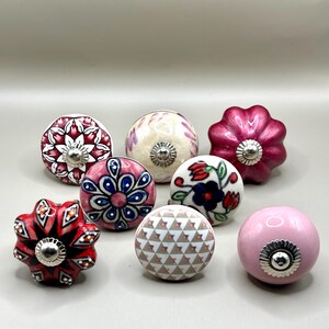 Set van 8 roze-rode meubelknoppen – lade- en kastgrepen