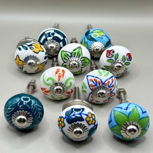Set di 10 piccoli pomelli per mobili verdi e blu, 3 cm – pomelli in ceramica con decorazioni floreali per cassetti – spediti dalla Francia
