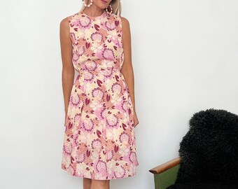 robe plissée rétro florale rose jaune sans manches vintage des années 1960