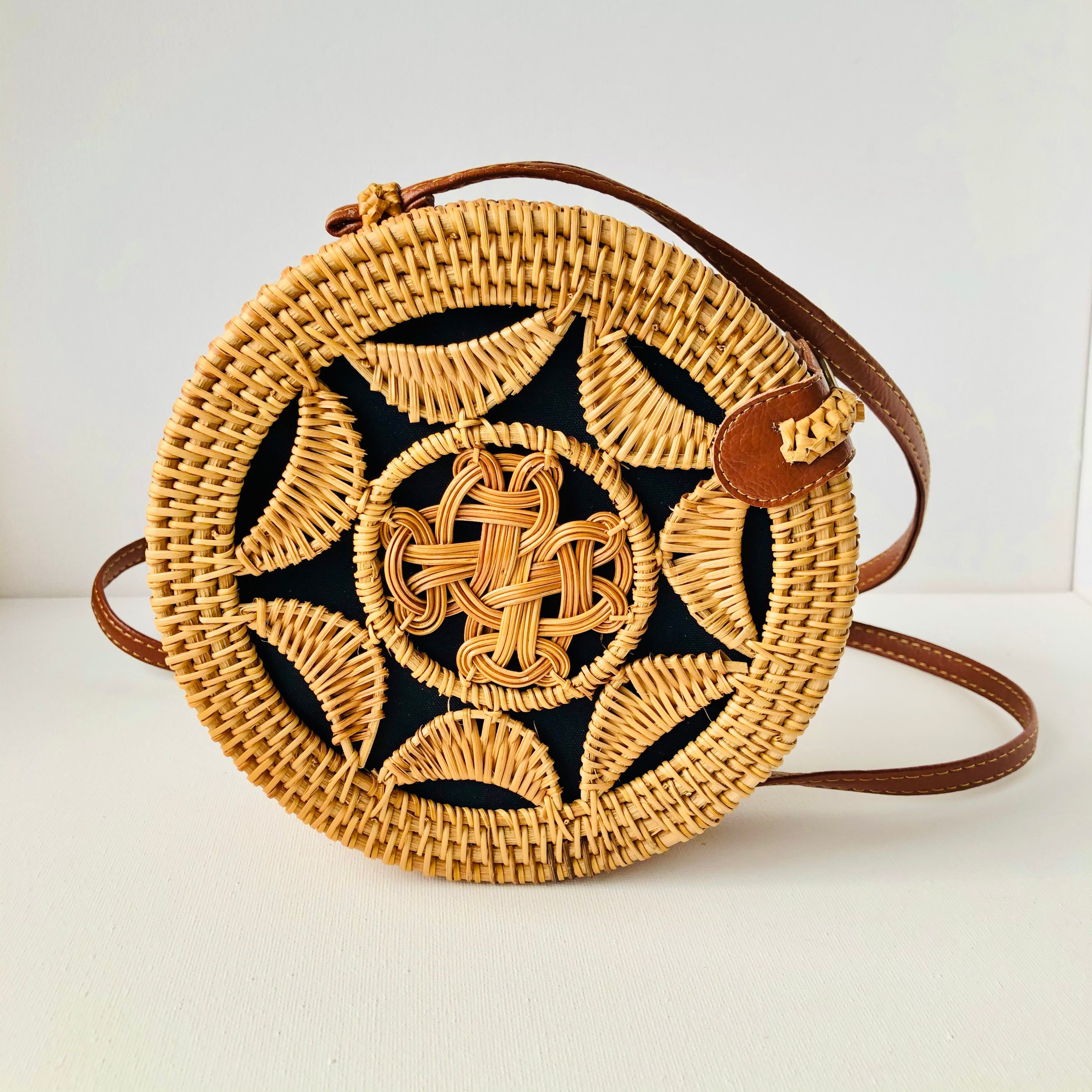 Crescent Round Handwoven Rattan Bag | Rattan Bag| Shoulder Boho Bag | Wicker Bag | Handmade Bag | Bohemian Bag D18cm