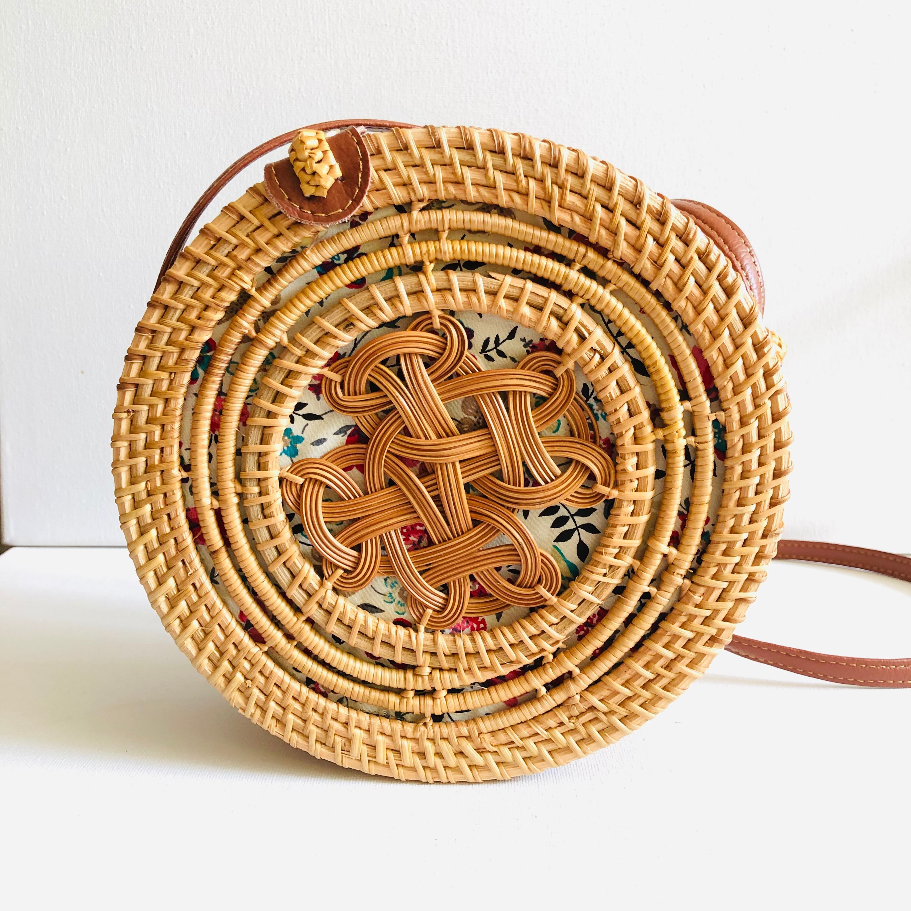 Round Handwoven Rattan Spiral Bag | Floral Rattan Bag| Beach Boho Bag | Wicker Holiday Bag | Handmade Summer holiday Bag | Bohemian Bag