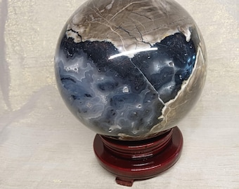Giant sphere, 9.3kg, natural volcanic agate. Rare and unique piece. UV reactive.
