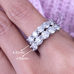 Five Stone Moissanite Ring,Fiery Round Brilliant Cut Moissanite Engagement Ring For Her,Unique Shared Prong Solid Gold Ring,Velantine Gift