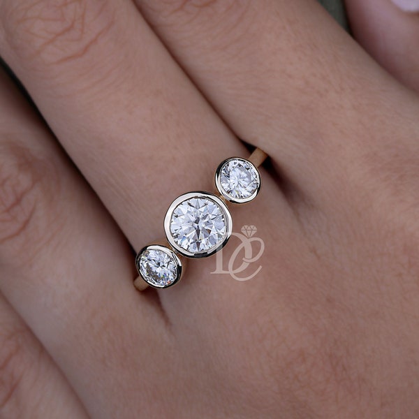 Moissanite Engagement Ring,Three Stone Moissanite Solitaire Ring,Bezel Set Round Three Stone Anniversary Gift Promise Ring, Engagement Ring