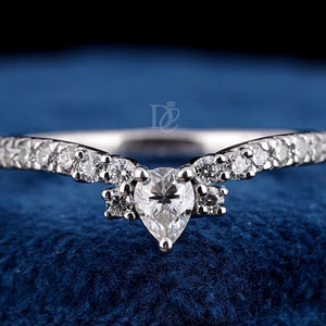 Vintage Round Engagement Ring Set Pear Shaped Moissanite Curved Wedding Band Set Half Eternity Wedding Band set anniversary Bridal Set
