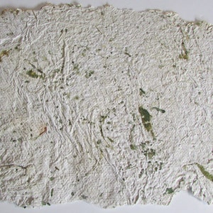 Papier blanc cassé fait à la main avec feuilles de CHANVRE, papier recyclé, papier écologique, papier d’art décoratif, papier fait à la main, cartes en papier recyclé