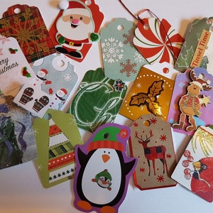 100 % DON DE PROFITS à des œuvres caritatives! Étiquettes cadeaux de Noël faites avec du papier et des articles recyclés.