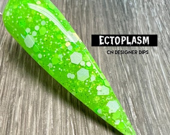Könnte beinhalten: Ein grüner Nageldip mit weißem und grünem Glitzer. Der Dip heißt "Ectoplasm" und stammt von CN Designer Dips.