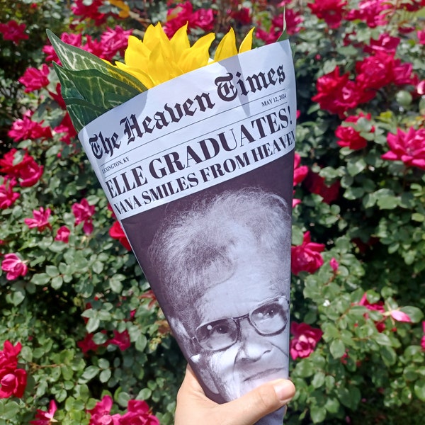 Graduation Memorial Newspaper Bouquet, Graduation Gift, Custom Graduation Gift, Memorial Graduate, Class of 2024, Custom Newspaper