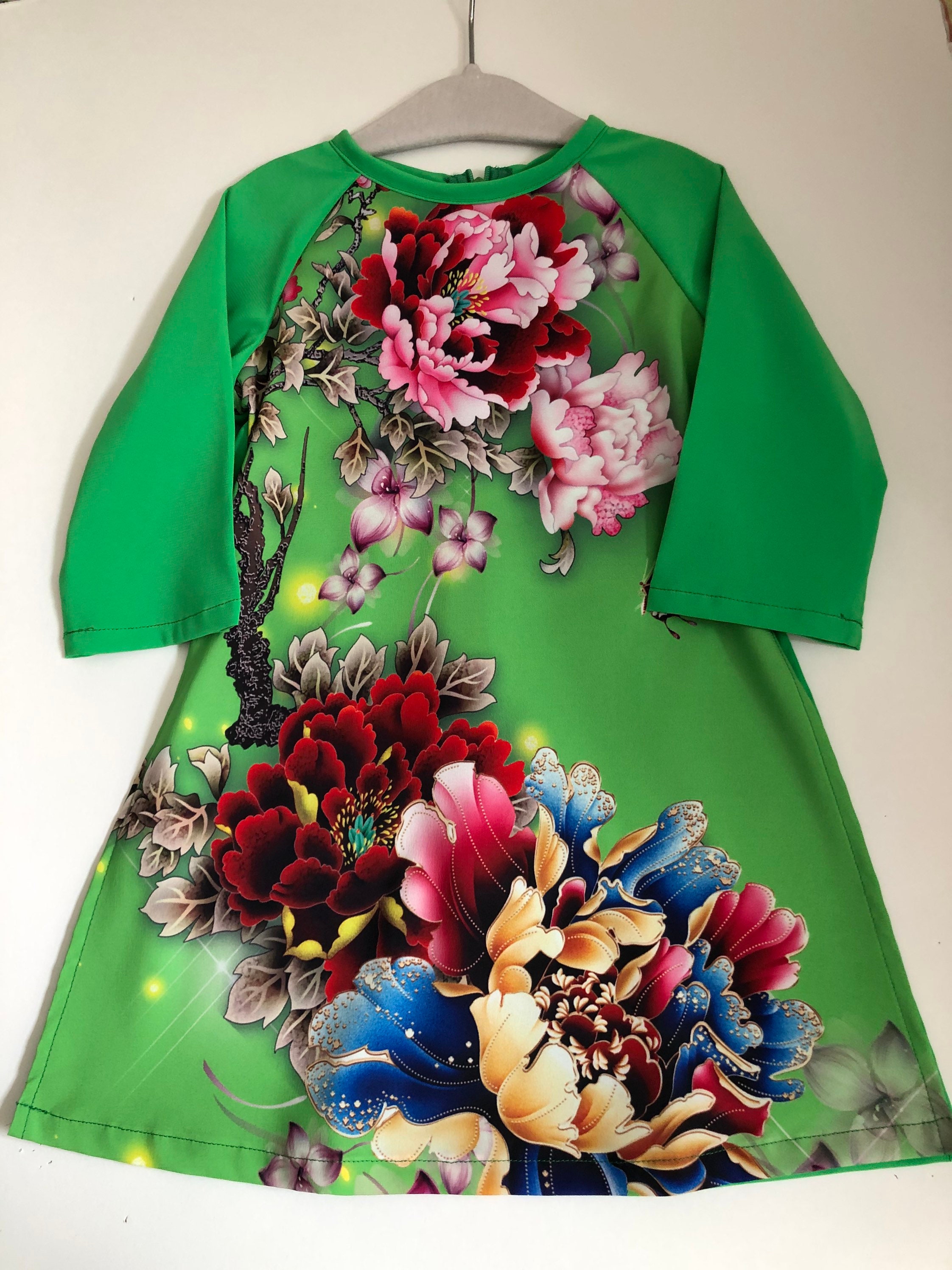 Vietnamese Ao Dai Cach Tan for Baby Girl. Vietnamese Baby Girl Ao Dai