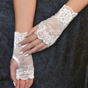 Lace Gloves /Bridal Gloves /Bridal Lace Mask /Wedding Gloves and Face Mask / Fingerless Hand Gloves /Lace Mittens /Sexy Gloves /Short Gloves