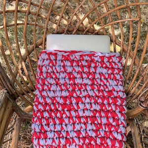 Sac pour ordinateur portable au crochet fait main, Sacs pour ordinateur portable universitaire, Modèle de sac au crochet épais, Tutoriel de sac à bandoulière, Modèle au crochet, Housse pour ordinateur portable