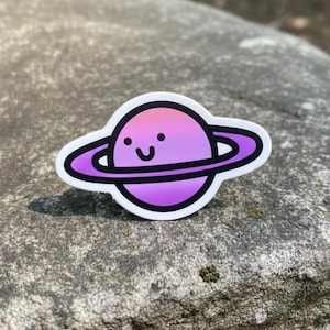 Pegatina de Saturno, calcomanía kawaii de planeta morado para Kindle, papelería estética espacial, vinilo adorable del sistema solar, agenda galáctica y scrapbooking.