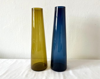 Ensemble de 2 vases cylindriques effilés SH105 1404 conçus par Saara Hopea pour Nuutajärvi Notsjö - Finlande MCM Design