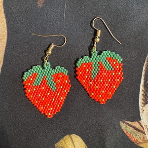 BRICK STITCH PATTERN - Cute Strawberry Earrings