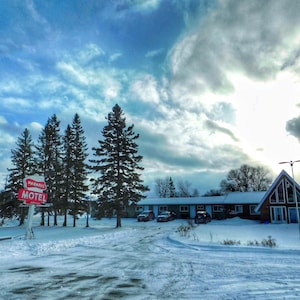 Paradis Motel - Vecchio motel d'epoca e insegna, Ontario, Canada