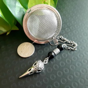Raven skull tea ball, healing crystal, tea ball with charm, raven onyx tea ball, tea infuser, adventurine infuser, gifts under 10, onyx
